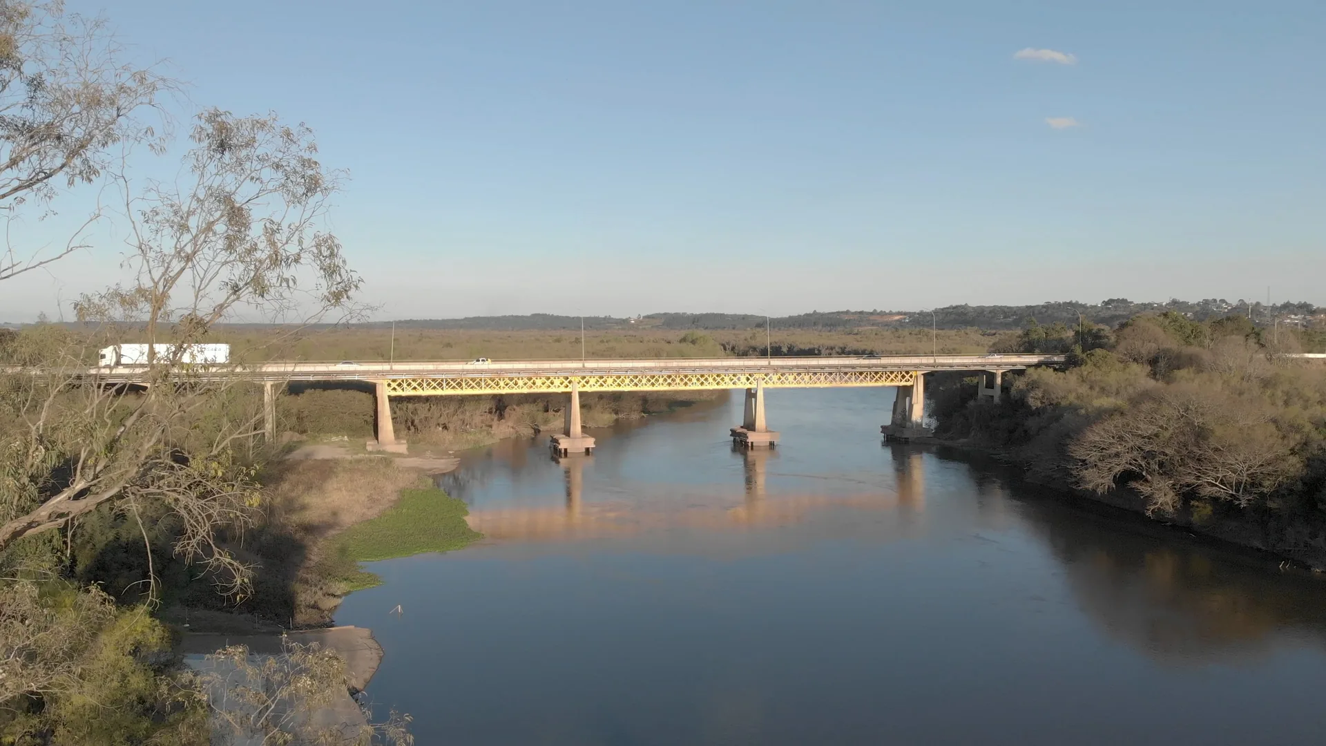 Vista aérea lateral da ponte de entrada de São Mateus do Sul