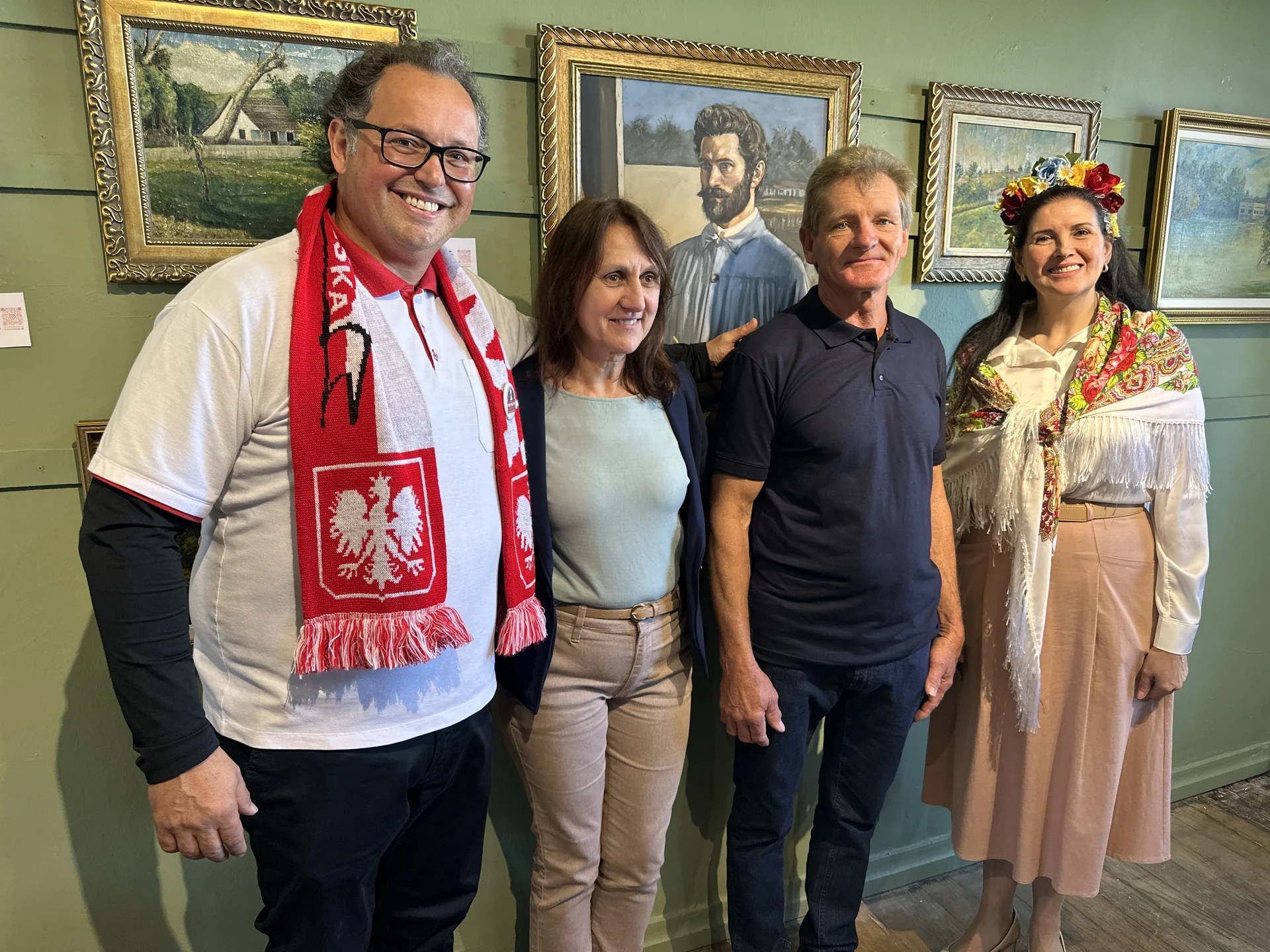 Convidados reunidos durante a abertura da exposição dedicada a Ludovico Bieniek.